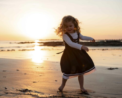 danse-fillette-plage