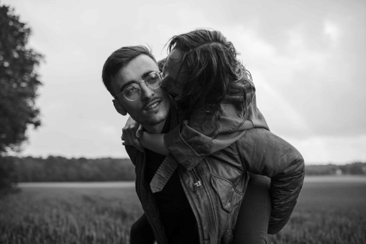 bisou-sur-la-joue-lifestyle