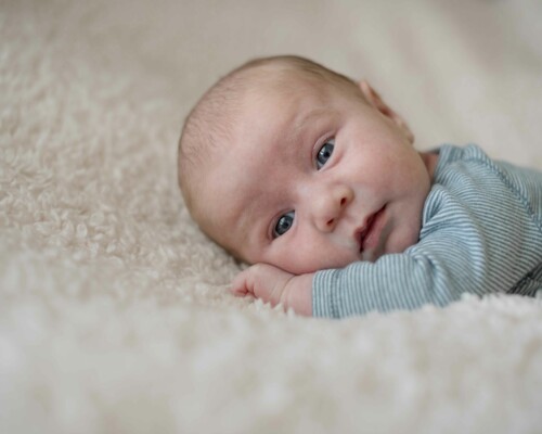 bébé-sur-le-ventre