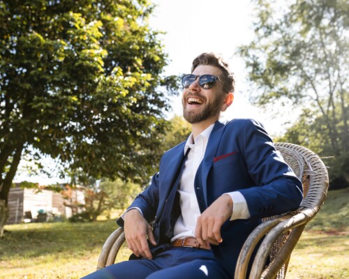 marié-sourire-et-lunettes-cléguérec