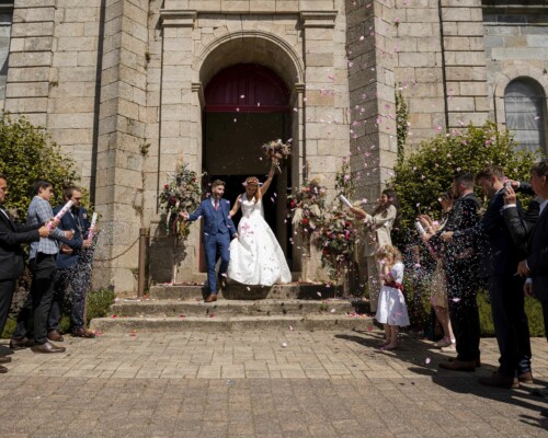 sortie-des-mariés-église-cléguérec
